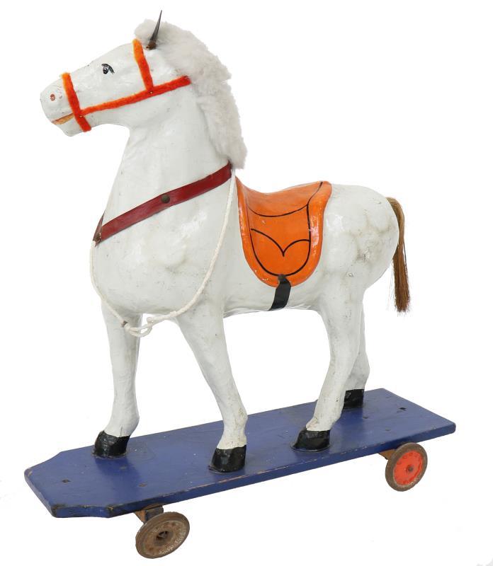 Paard papier maché.