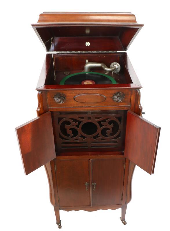 Meubel platenspeler.