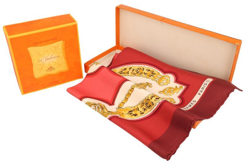 (2) Hermès.