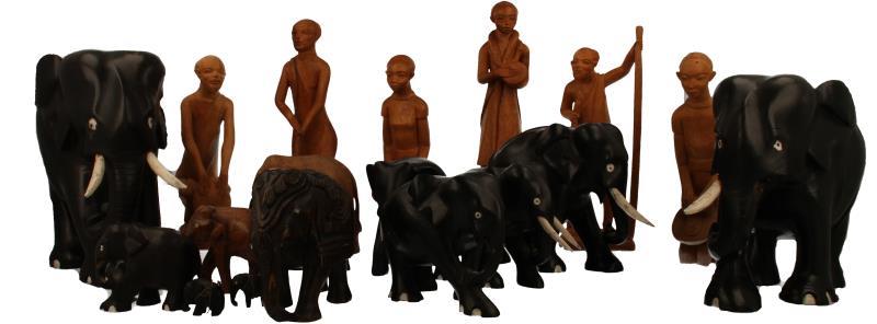 (17) Houtsnijwerk Afrikaans.