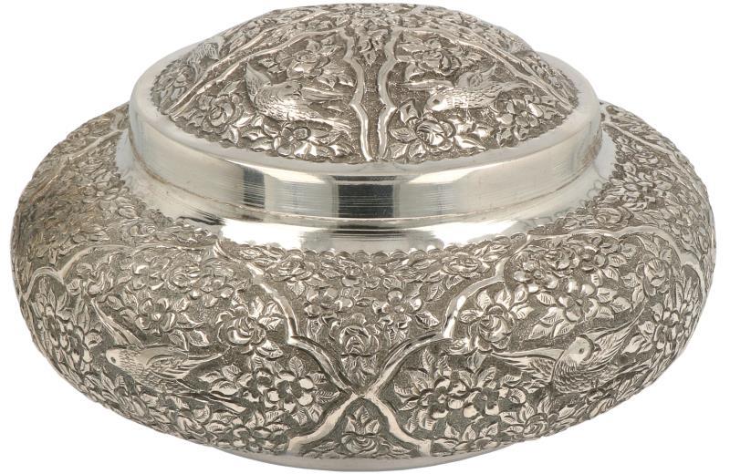 Dekseldoos zilver.