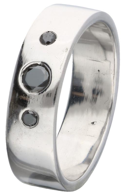 Band herenring witgoud, ca. 0,21 ct. zwarte diamant - 14 kt.