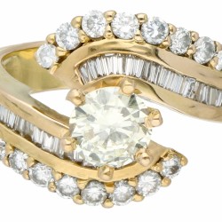 Geelgouden entourage ring bezet met ca. 1.90 ct. diamant - 14 kt.