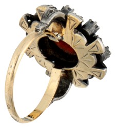Vintage 14K geelgouden ring bezet met ca. 3.00 ct. granaat en diamant in zilver.