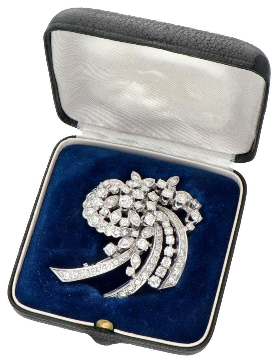 18K Witgouden retro broche bezet met ca. 4.10 ct. diamant.