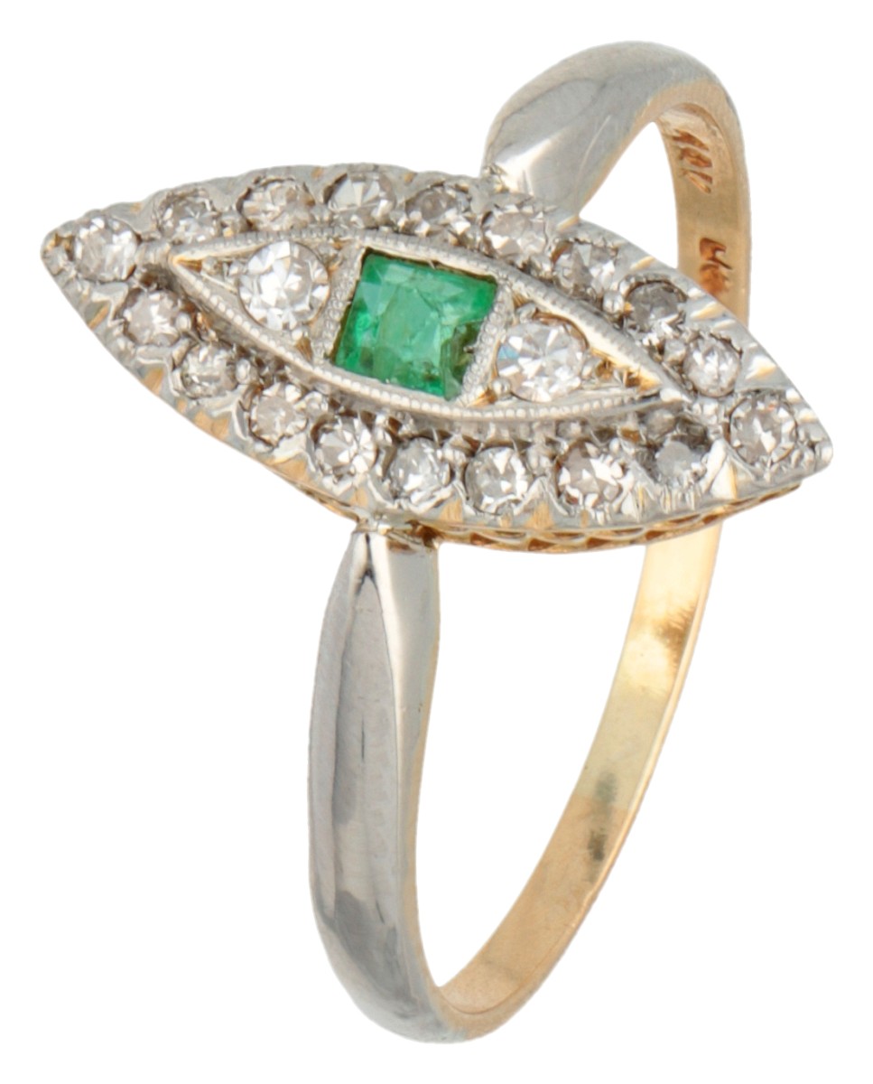 18K Bicolour gouden navette ring bezet met diamant en groene steen.