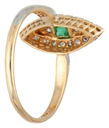 18K Bicolour gouden navette ring bezet met diamant en groene steen.