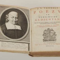 Een acht-delige serie boeken, Joost van den Vondel, daarbij een eiken boekenschuif, Holland, 17e eeuw.