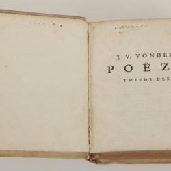 Een acht-delige serie boeken, Joost van den Vondel, daarbij een eiken boekenschuif, Holland, 17e eeuw.