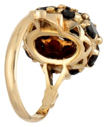 18K Geelgouden ring bezet met granaat.