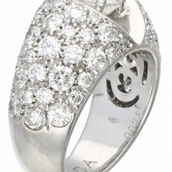 18 kt. Witgouden Escada 'Diamond Heart' entourage ring bezet met ca. 3.31 ct. diamant.