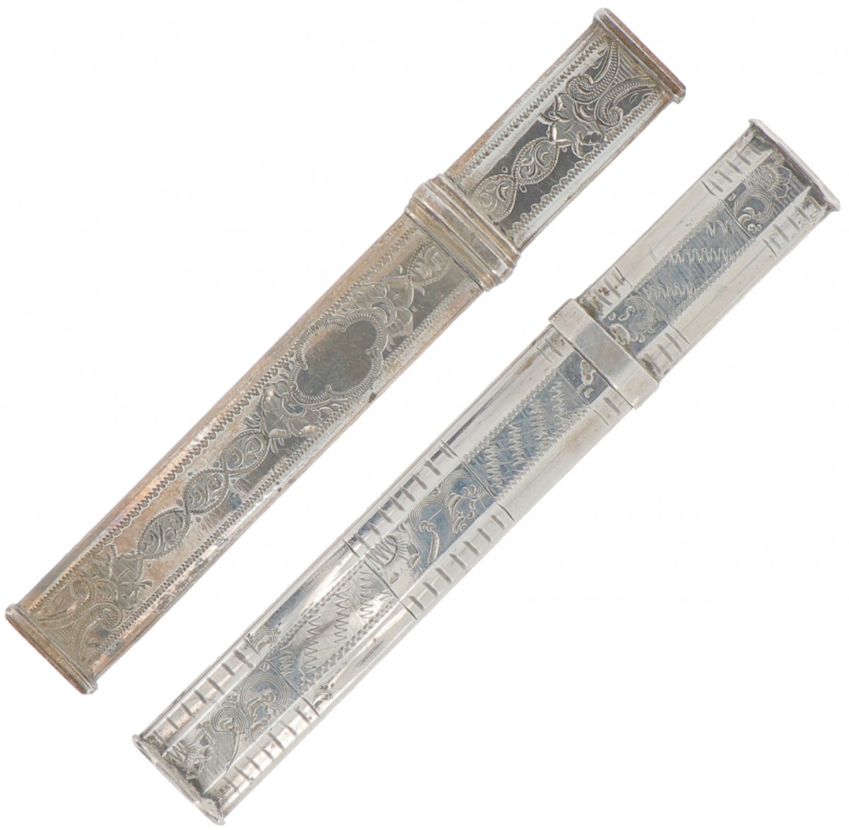 Tweedelig lot naaldenkokers zilver.