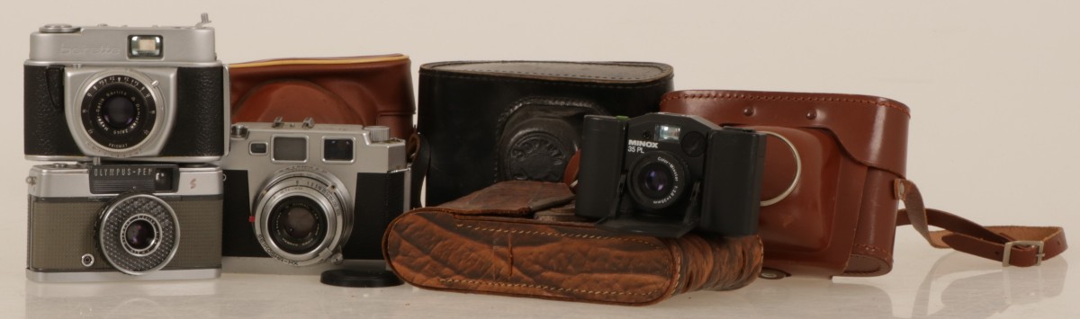 Een lot diverse camera's, 20e eeuw.