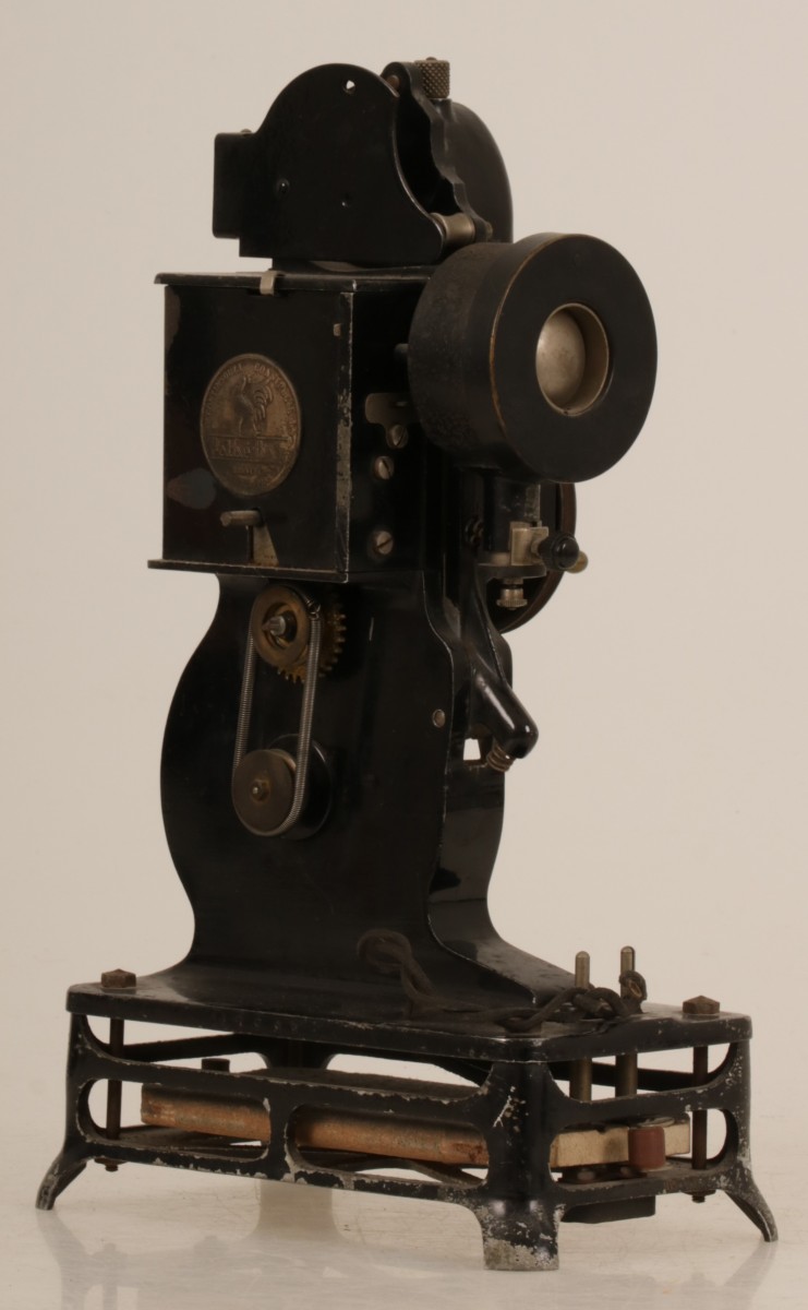 Een oude Pathé Baby filmprojector, Frankrijk, ca. 1920.