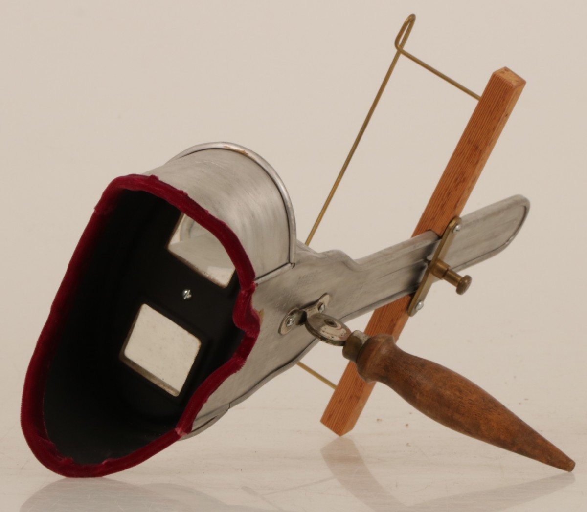 Een antieke stereoscoop, Frankrijk(?), eind 19e eeuw.