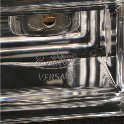 Een klein kristallen Versace 'Medusa Treasury' tafelklokje.