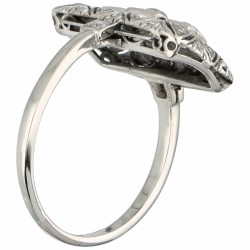 Witgouden rechthoekige open gewerkte Art Deco ring, met ca. 0.30 ct. diamant - 14 kt.