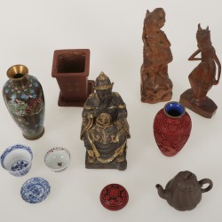 Een lot divers Chinees porselein, aardewerk en cloisonnée.