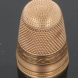 Naai necessaire in schildpad etui goud.