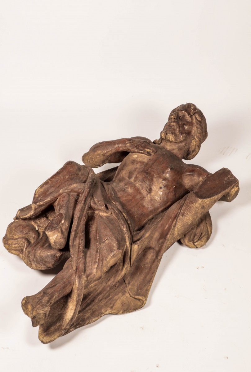 Een gestoken houten sculptuur van Johannes de Doper, Frankrijk(?), 19e/ 20e eeuw.