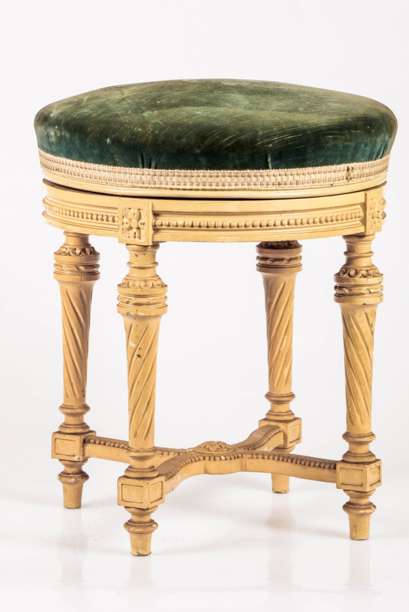 Een Louis XVI-stijl pianokruk, Frankrijk, eind 19e eeuw.