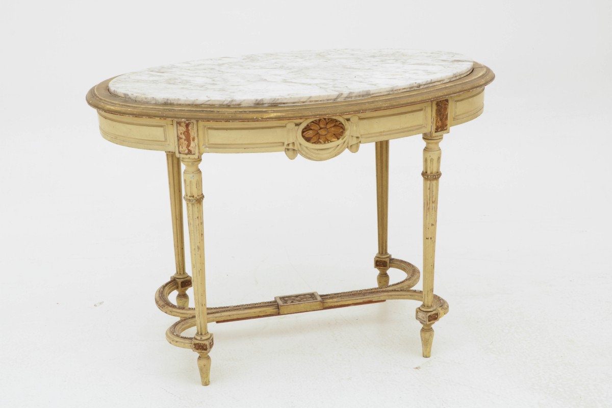 Een laque ovalen tafel, Frankrijk, laat 19e eeuw.