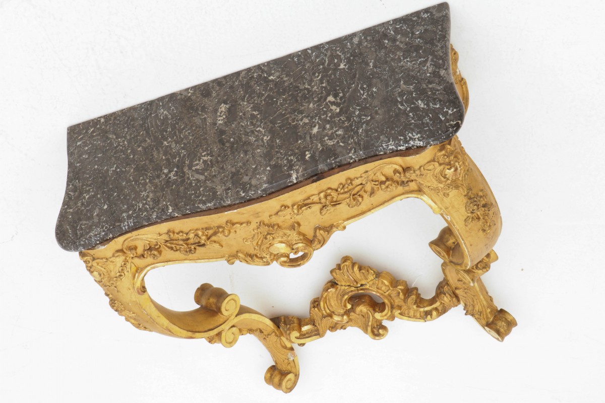 Een verguld houten wandconsole, Frankrijk, 19e eeuw.
