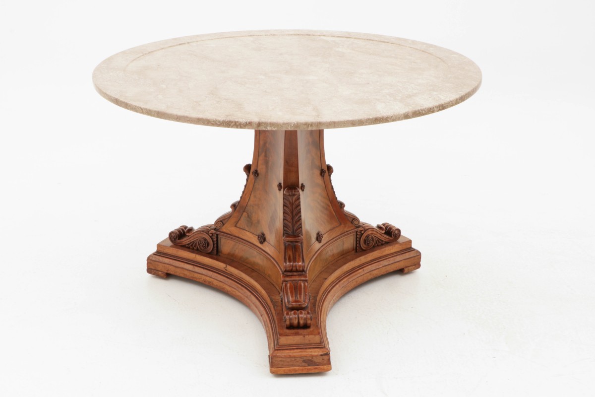 Een ronde tafel, Holland, 2e helft 19e eeuw.