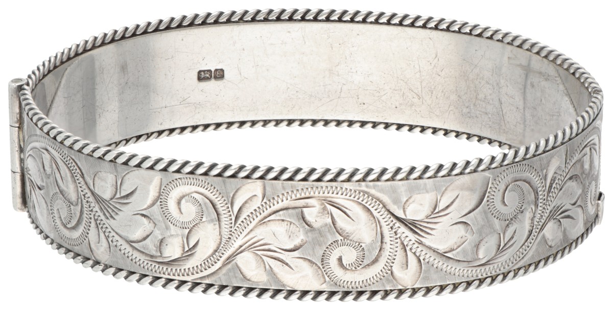 Vintage sterling zilveren Engelse bangle armband met sierlijke gegraveerde details.