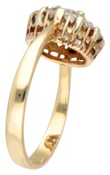 14K Geelgouden entourage ring met oud geslepen diamanten.
