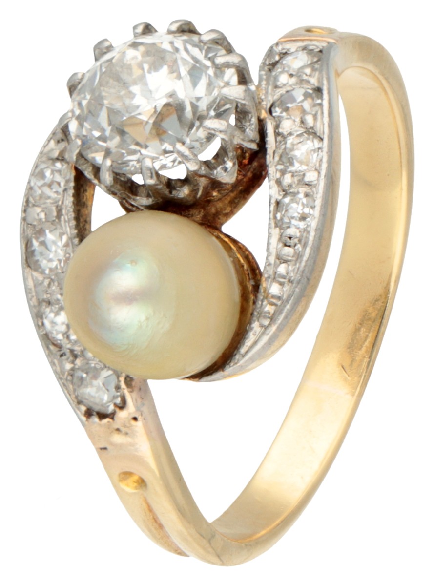 14K Geelgouden Toi et Moi ring bezet met ca. 1.00 ct. diamant en cultivé parel in platina.