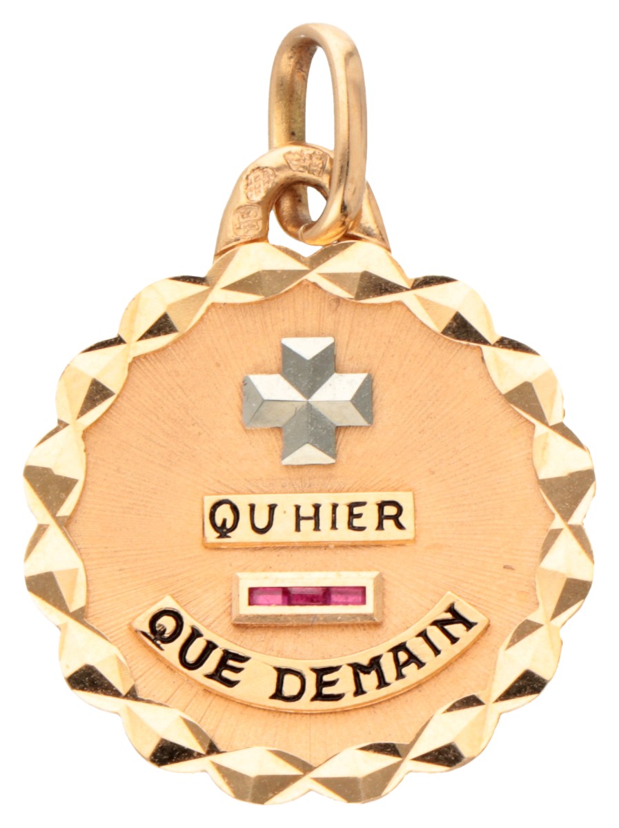 18K Geelgouden medaille d'amour "plus qu'hier, moins que demain" door Alphonse Augis. 