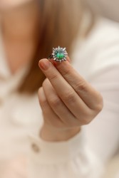 14 kt. Witgouden ring bezet met ca. 4.87 ct. natuurlijke bicolor toermalijn en ca. 0.80 ct. diamant.