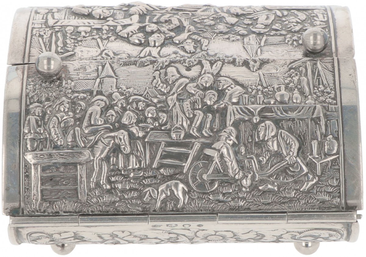 Sierdoos zilver.