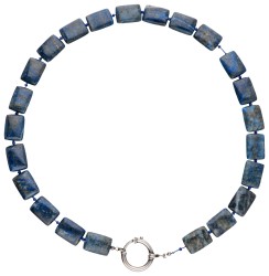 Lapis lazuli collier en hanger met zilveren sluiting.