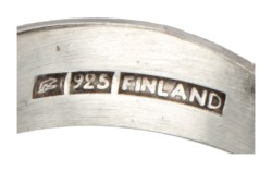 Lot van vijf zilveren Scandinavische design ringen en broche.