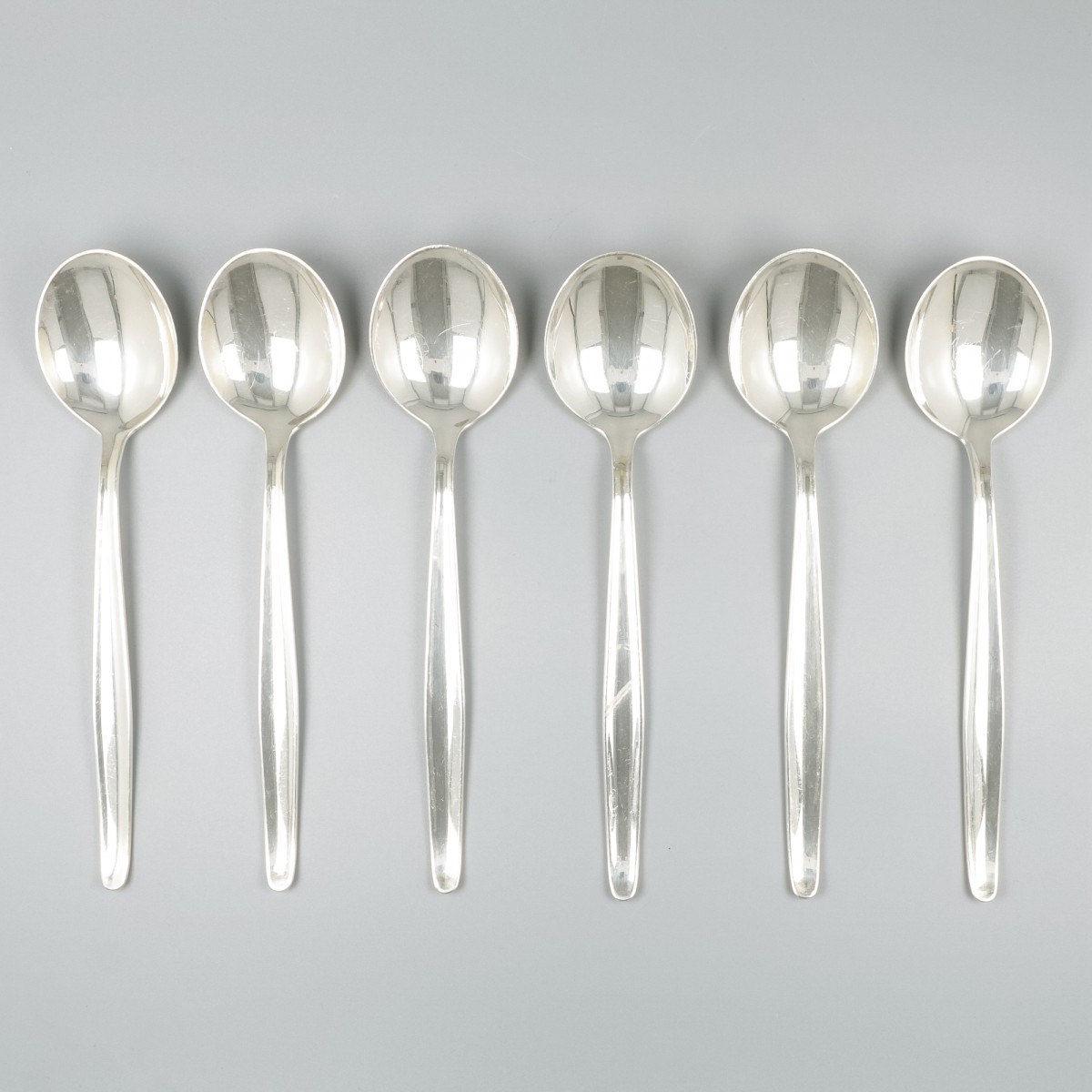 6-delige set dinerlepels, model Jeunesse, ontwerp Gustav Beran, zilver.