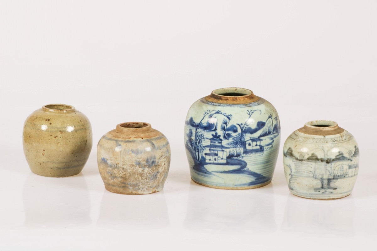 Een lot van (4) porseleinen gemberpotten, China eind 19e eeuw.