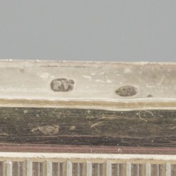 Sigarettenetui zilver.