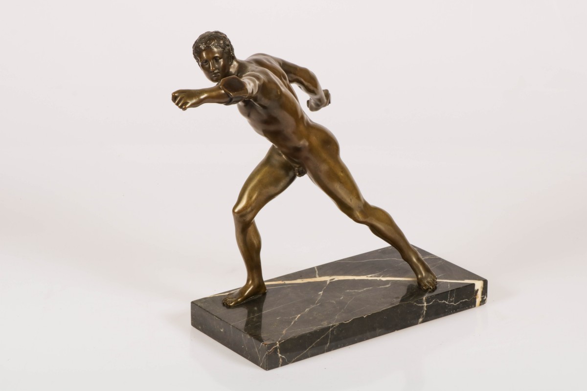 Een bronzen sculptuur naar de Borghese gladiator, Frankrijk, 2e kwart 20e eeuw.
