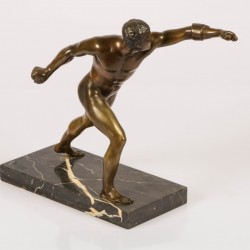 Een bronzen sculptuur naar de Borghese gladiator, Frankrijk, 2e kwart 20e eeuw.