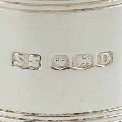 2-delige set servetringen zilver.