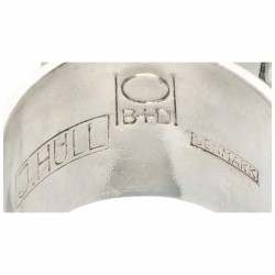 Verzilverde modernistische Jacob Hull ring voor Buch & Deichmann.