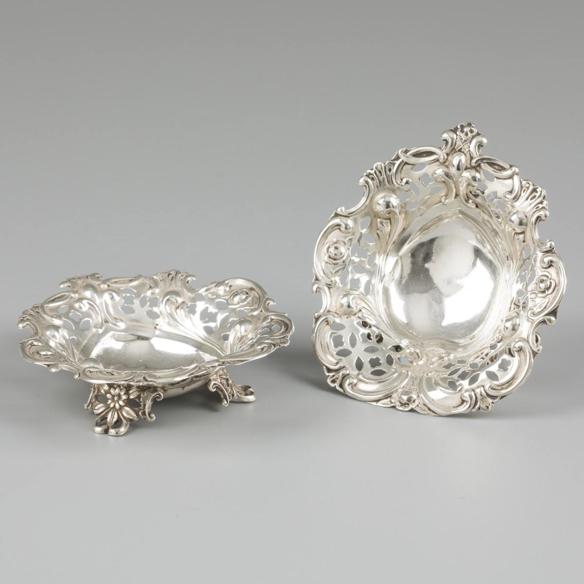 2-delige set bonbonschaaltjes zilver.