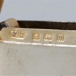 Vesta case / zwavelstokdoosje zilver.