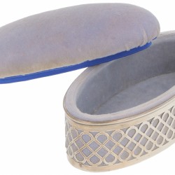 Speldenkussen zilver.