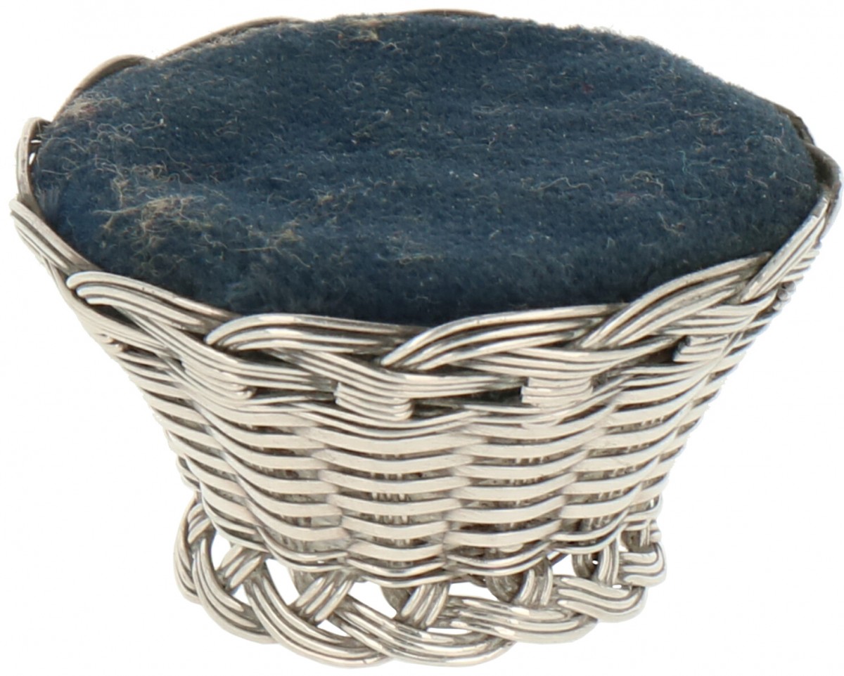 Speldenkussen zilver.