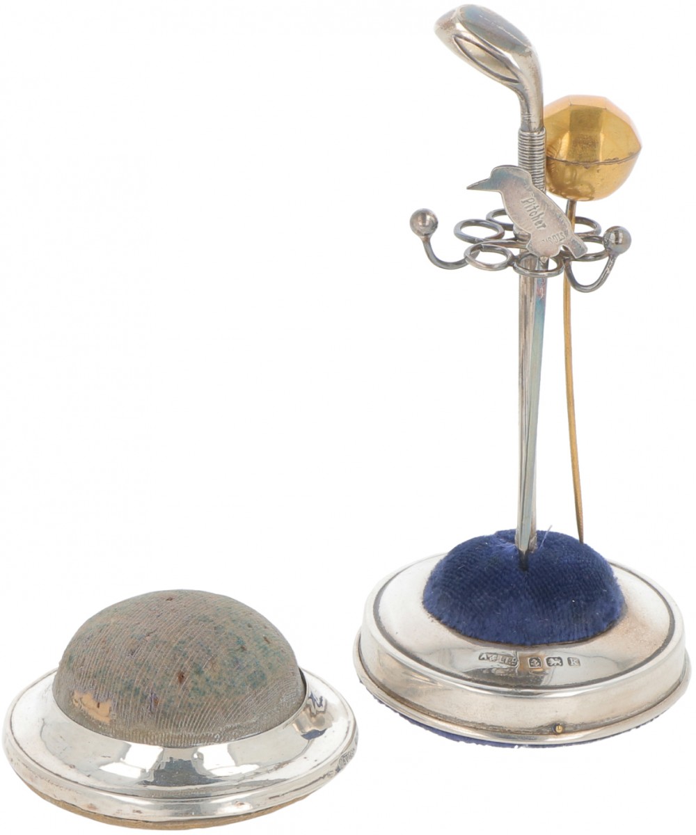 (2) Delig lot speldenkussens zilver.