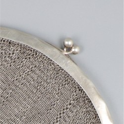 Beugeltas zilver.