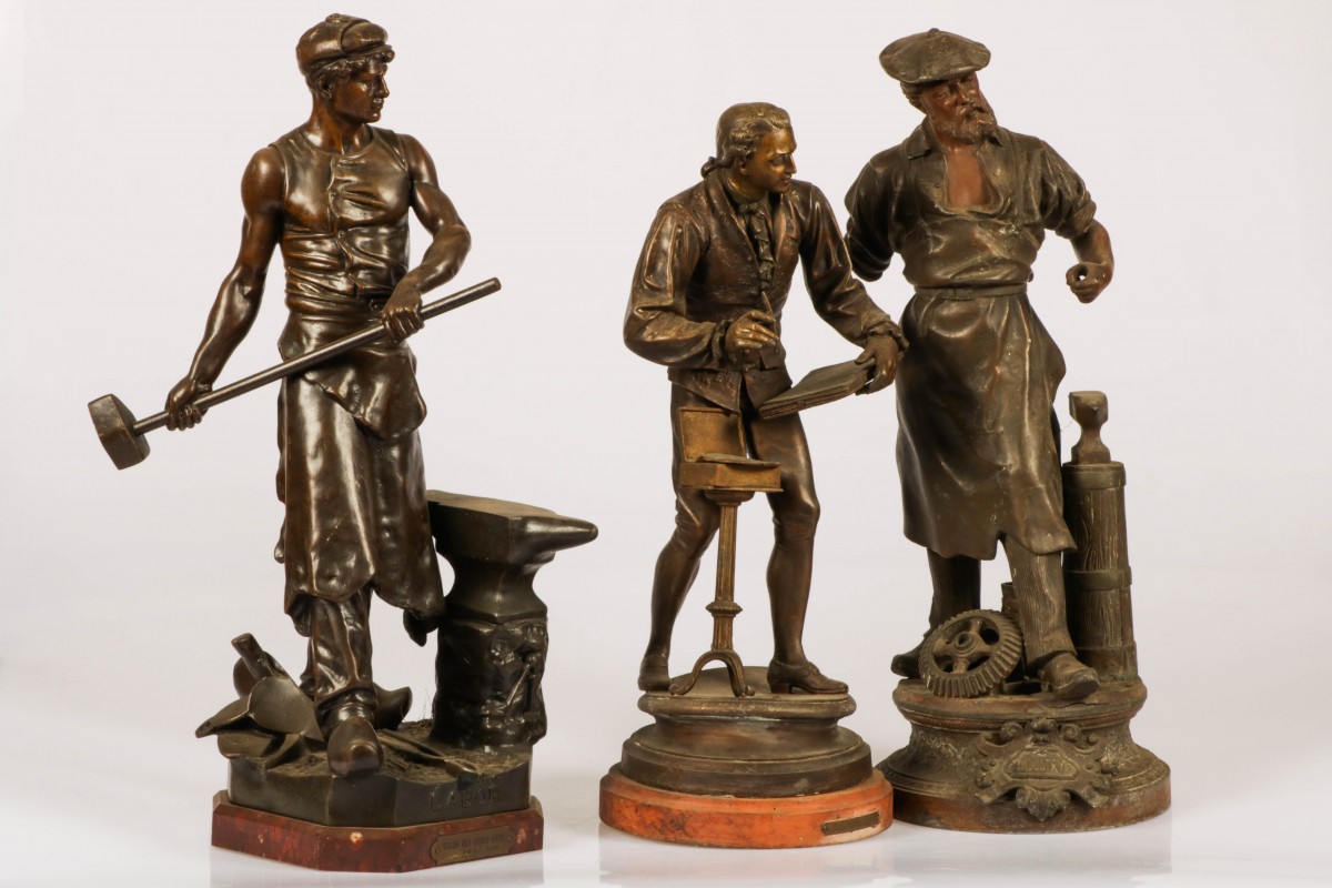 Een convoluut van (3) diverse sculpturen, Frankrijk, eind 19e eeuw.